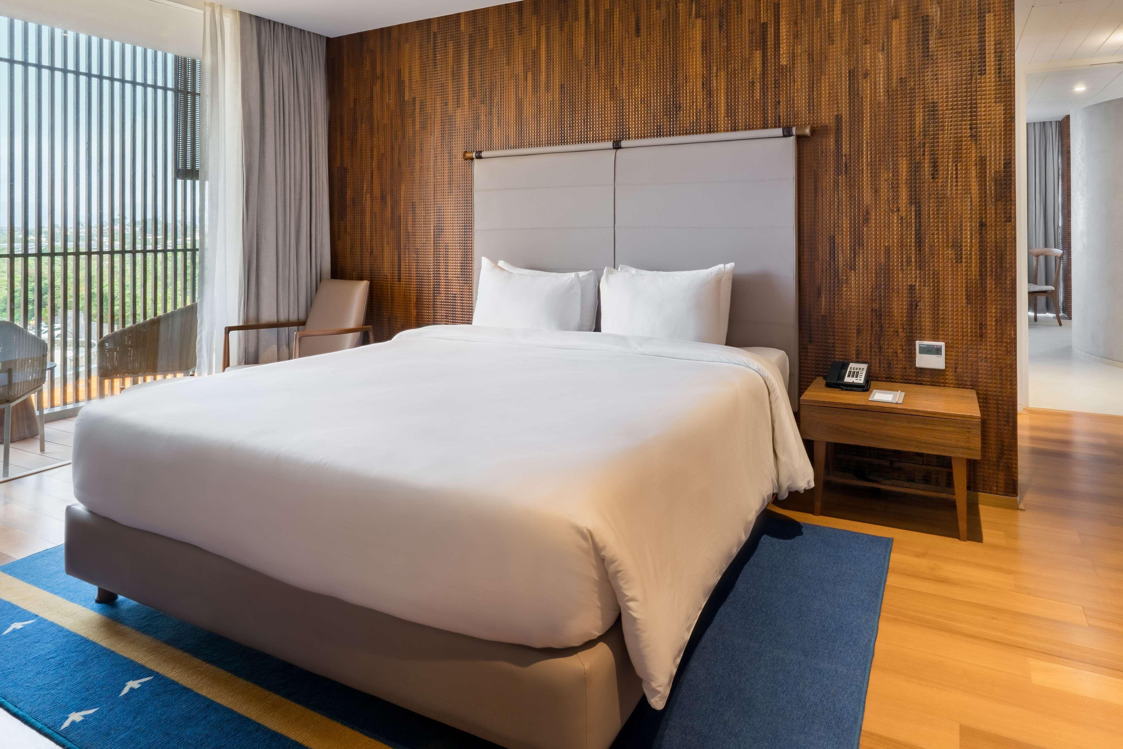 Radisson Resort And Spa Lonavala Ngoại thất bức ảnh Deluxe Ocean View