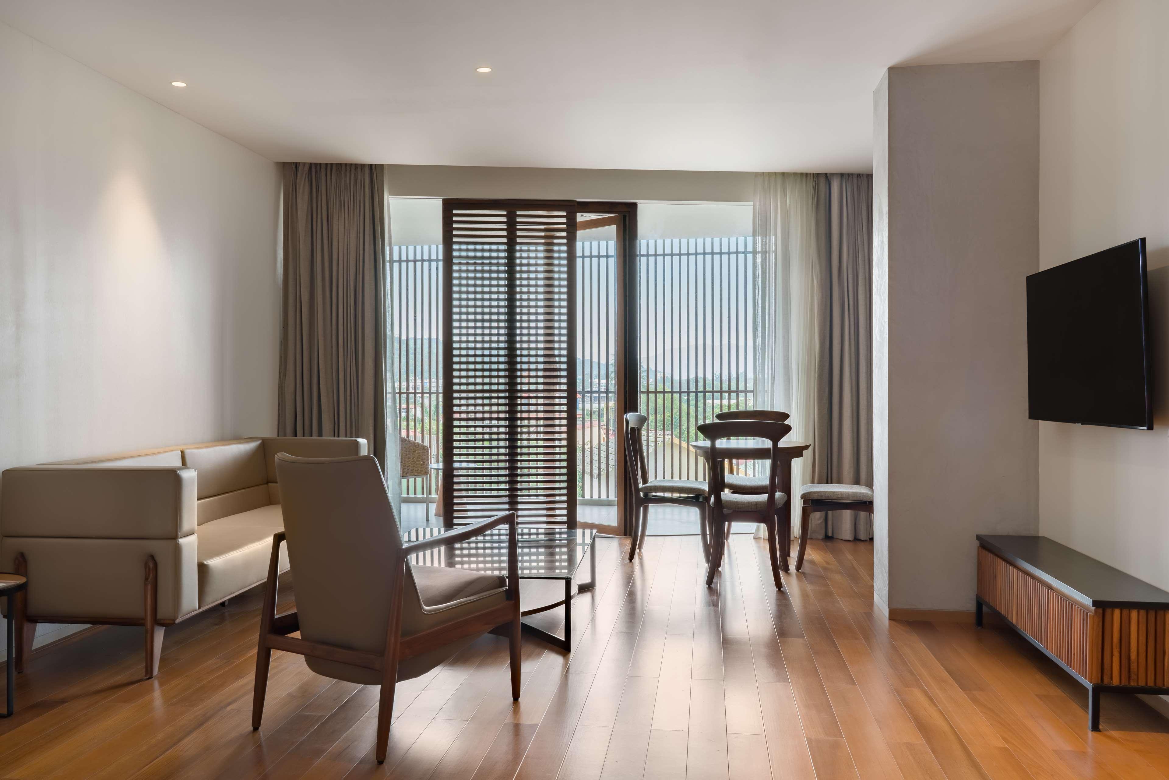 Radisson Resort And Spa Lonavala Ngoại thất bức ảnh A typical living room in a typical apartment