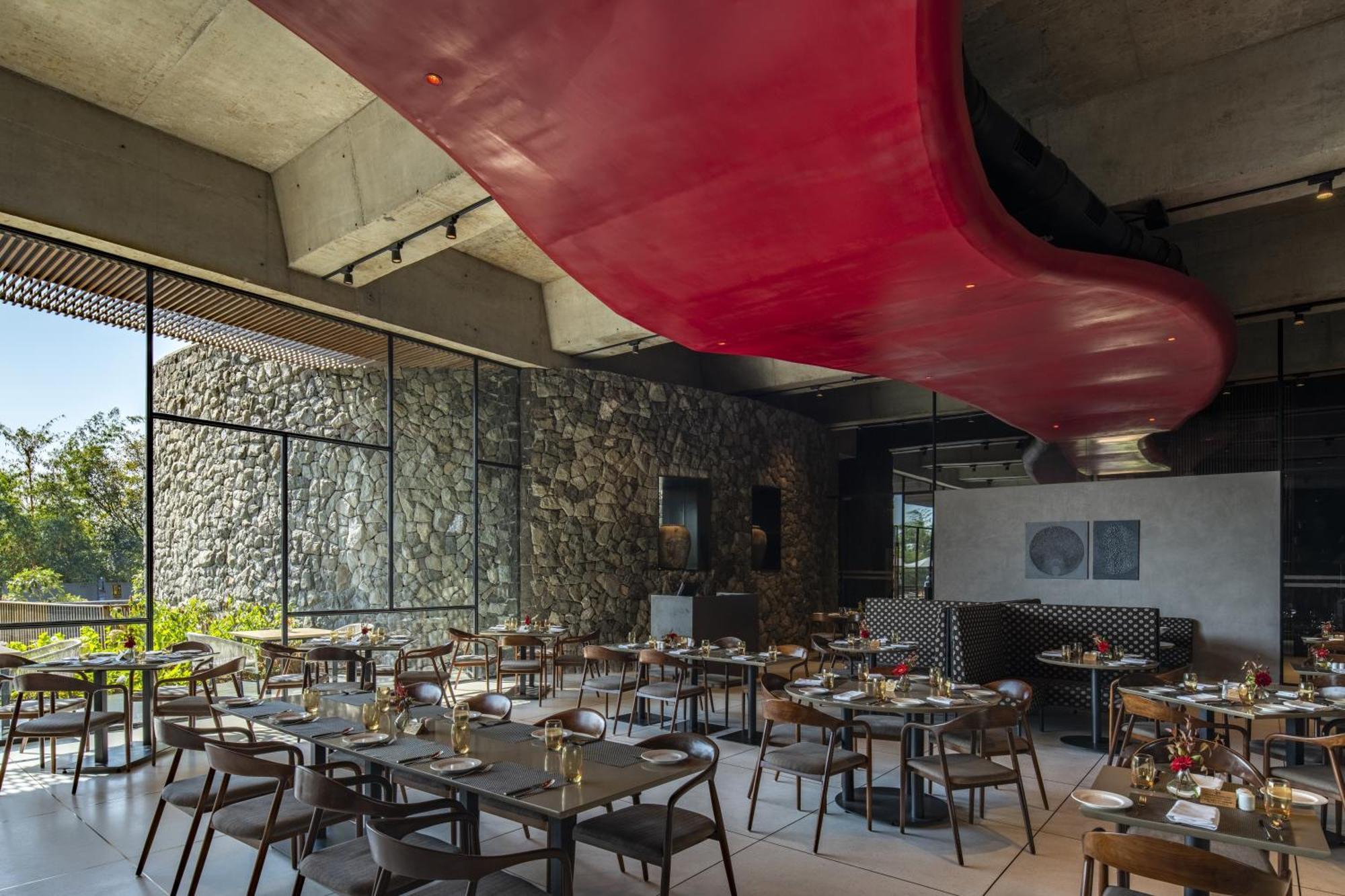 Radisson Resort And Spa Lonavala Ngoại thất bức ảnh Interior of the restaurant