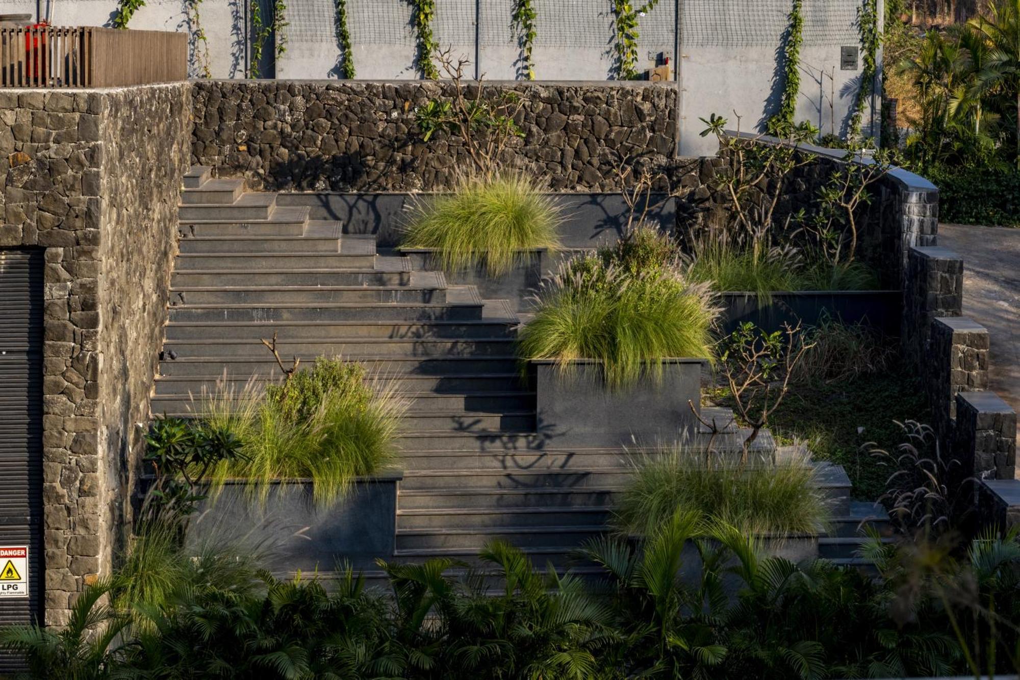 Radisson Resort And Spa Lonavala Ngoại thất bức ảnh The steps