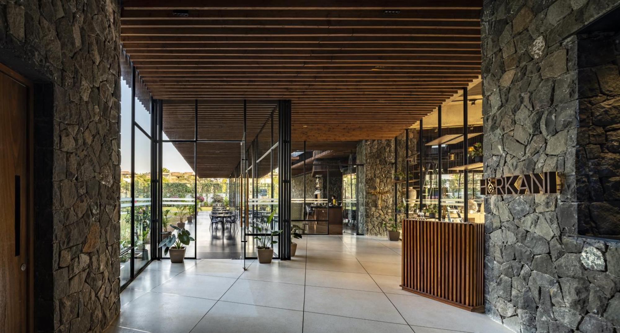 Radisson Resort And Spa Lonavala Ngoại thất bức ảnh Interior of the hotel