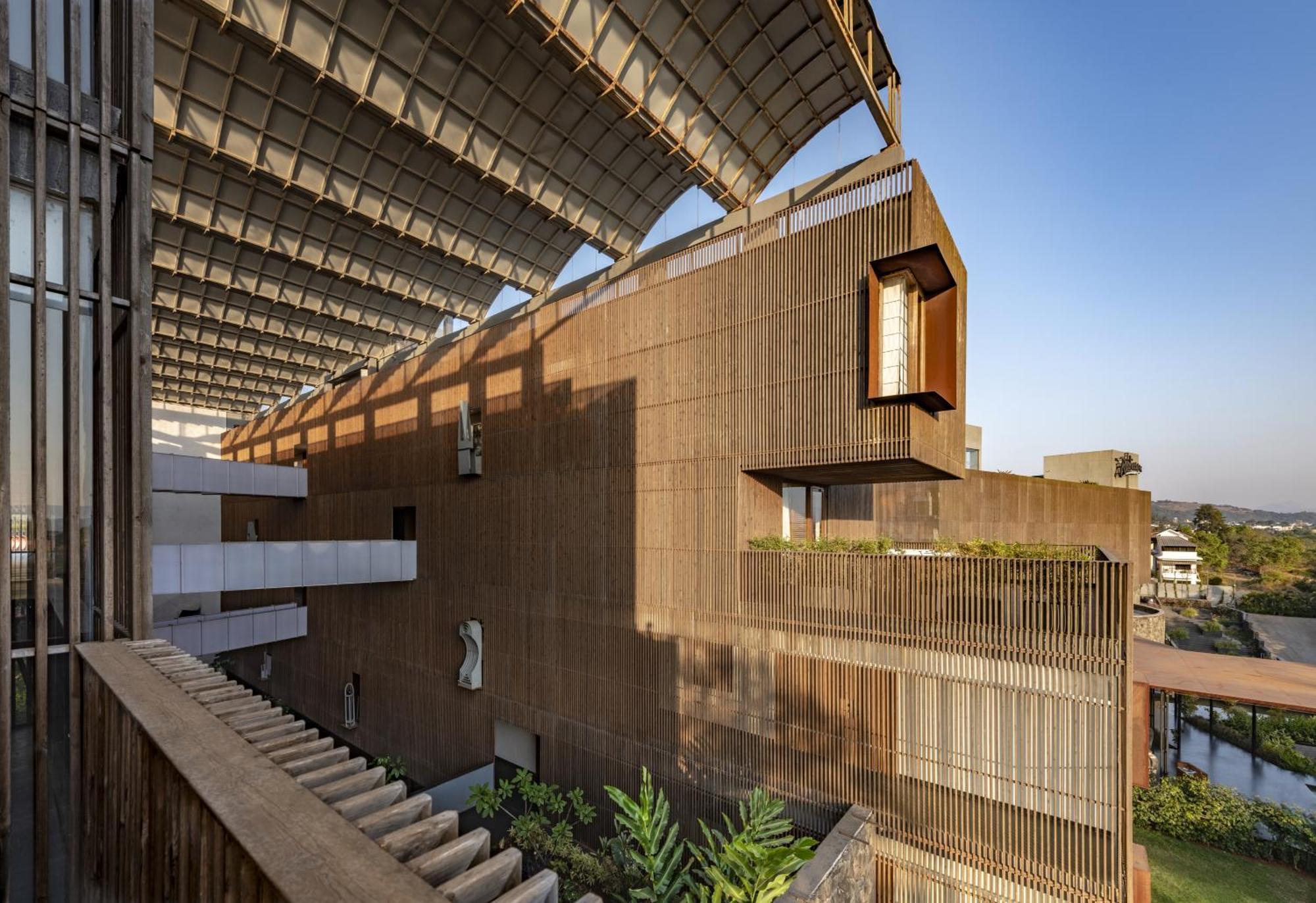 Radisson Resort And Spa Lonavala Ngoại thất bức ảnh The building's exterior