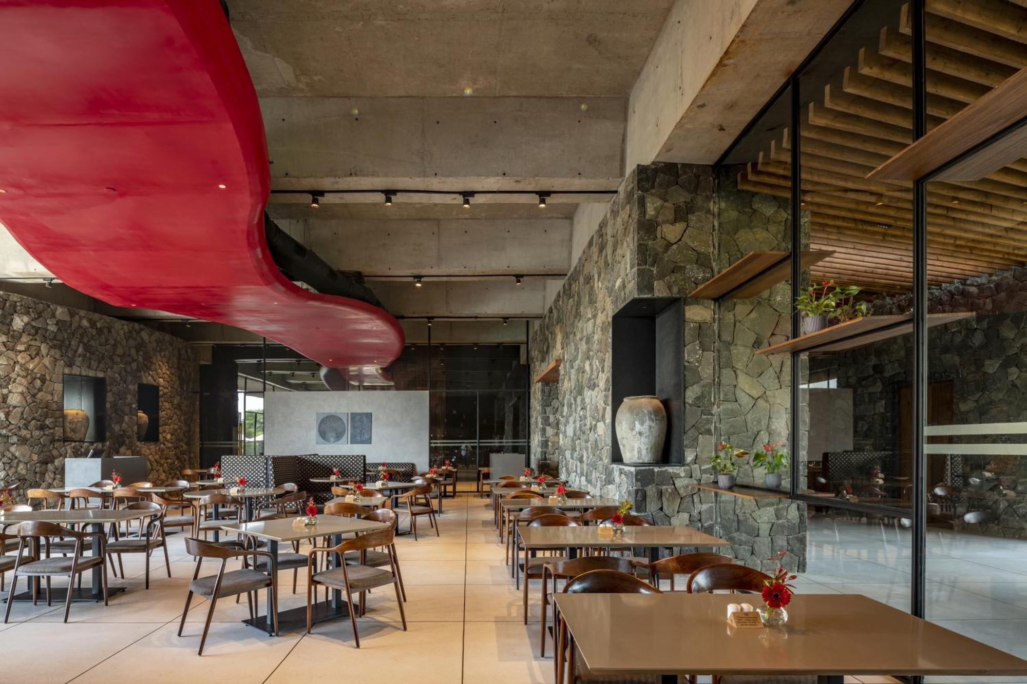 Radisson Resort And Spa Lonavala Ngoại thất bức ảnh Restaurant