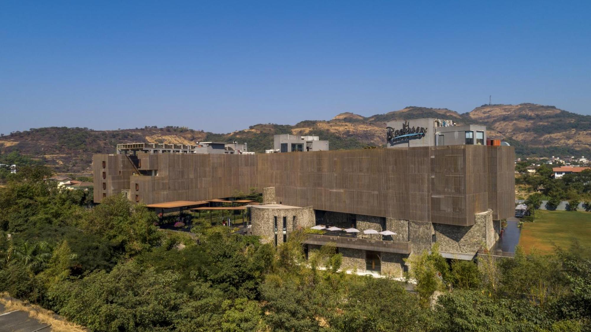Radisson Resort And Spa Lonavala Ngoại thất bức ảnh The Skanderbeg Square