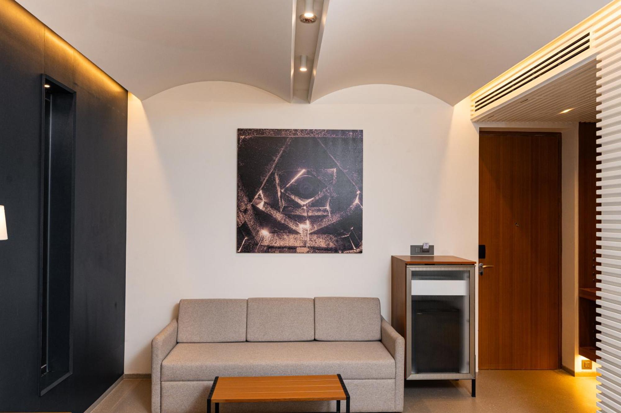 Radisson Resort And Spa Lonavala Ngoại thất bức ảnh A room at the hotel