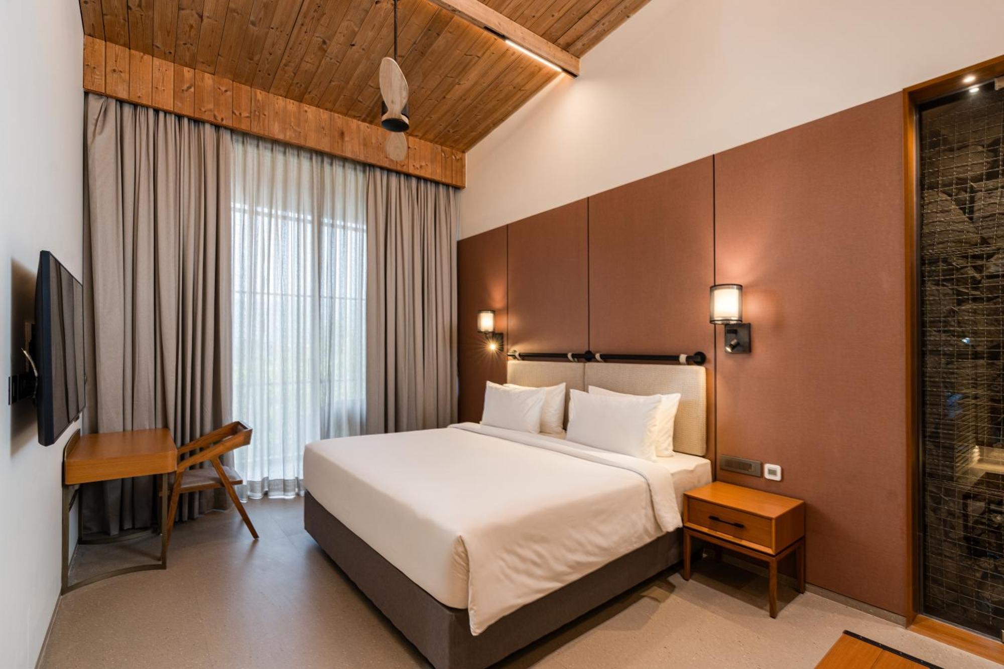 Radisson Resort And Spa Lonavala Ngoại thất bức ảnh Deluxe Room