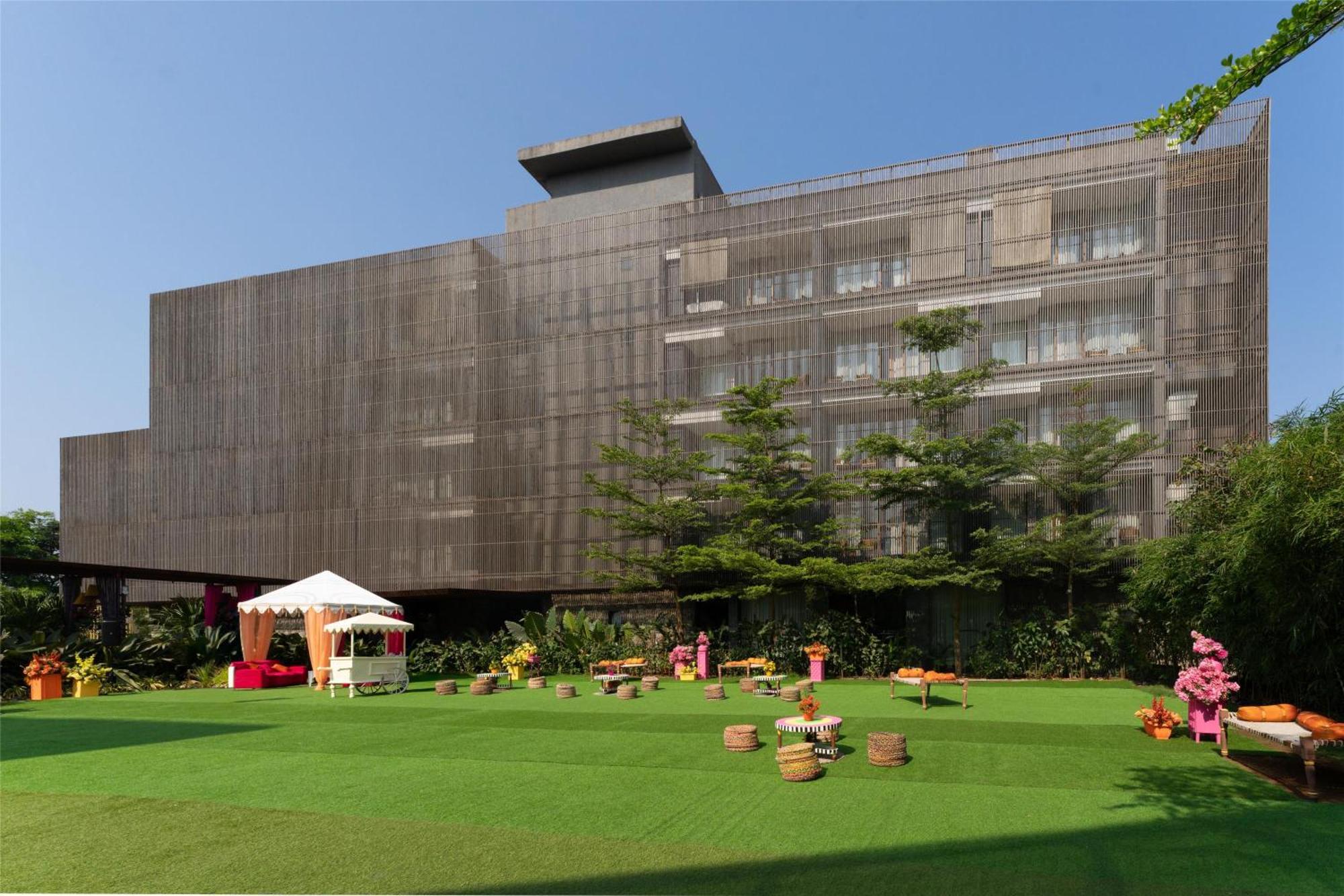 Radisson Resort And Spa Lonavala Ngoại thất bức ảnh